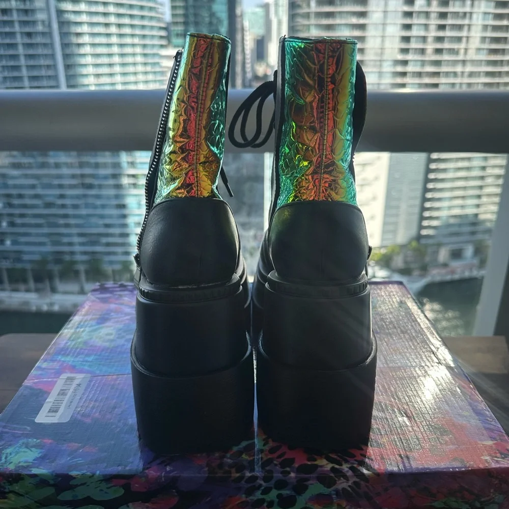 Perfect Club Space Boots! - Picture 3 of 4